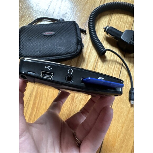 Nextar Q4 Automotive Mountable GPS Bundle With Charger And Case - Picture 4 of 9